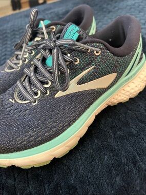 Brooks Women's Ghost Navy Running/Outdoor Shoes with Teal & Silver Accents 8.5